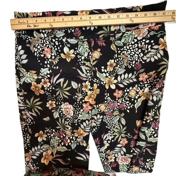 Kate Park Floral Print Black Leggings PXL - Picture 4 of 5